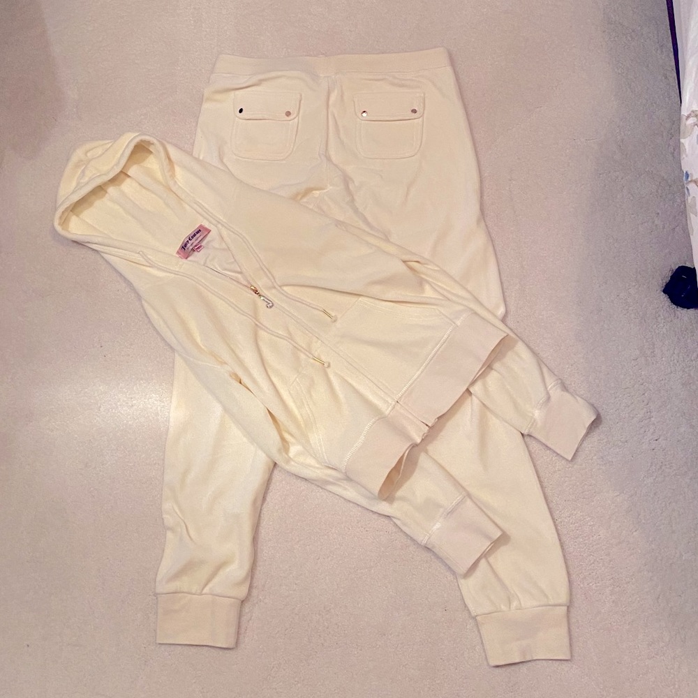 White Juicy Couture Tracksuit🤍✨